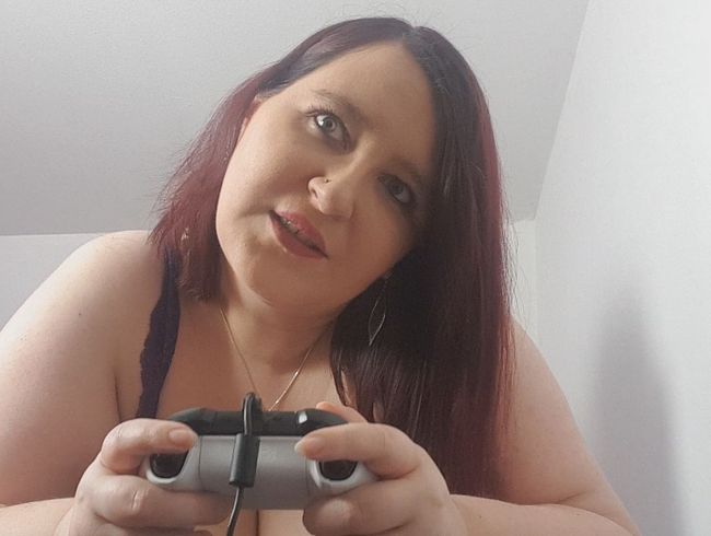 Lea Love 86 Porno Video: GAMER GIRL LEA – Zocken oder Masturbieren?!