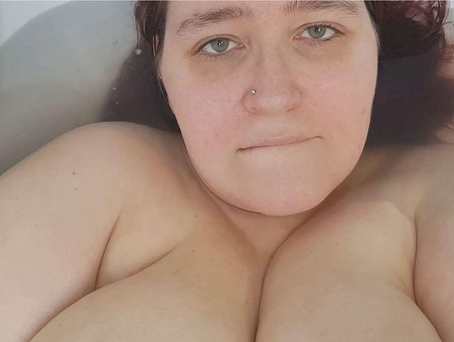 Lea Love 86 Porno Video: RIESENti*tEN EINSCHÄUMEN - GEIL aber ALLEINE in der BADEWANNE