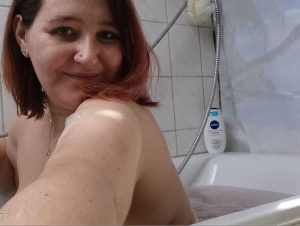 Lea Love 86 Porno Video: SINNLICHES PLANSCHVERGNÜGEN...KOMMST DU MIT IN DIE WANNE???